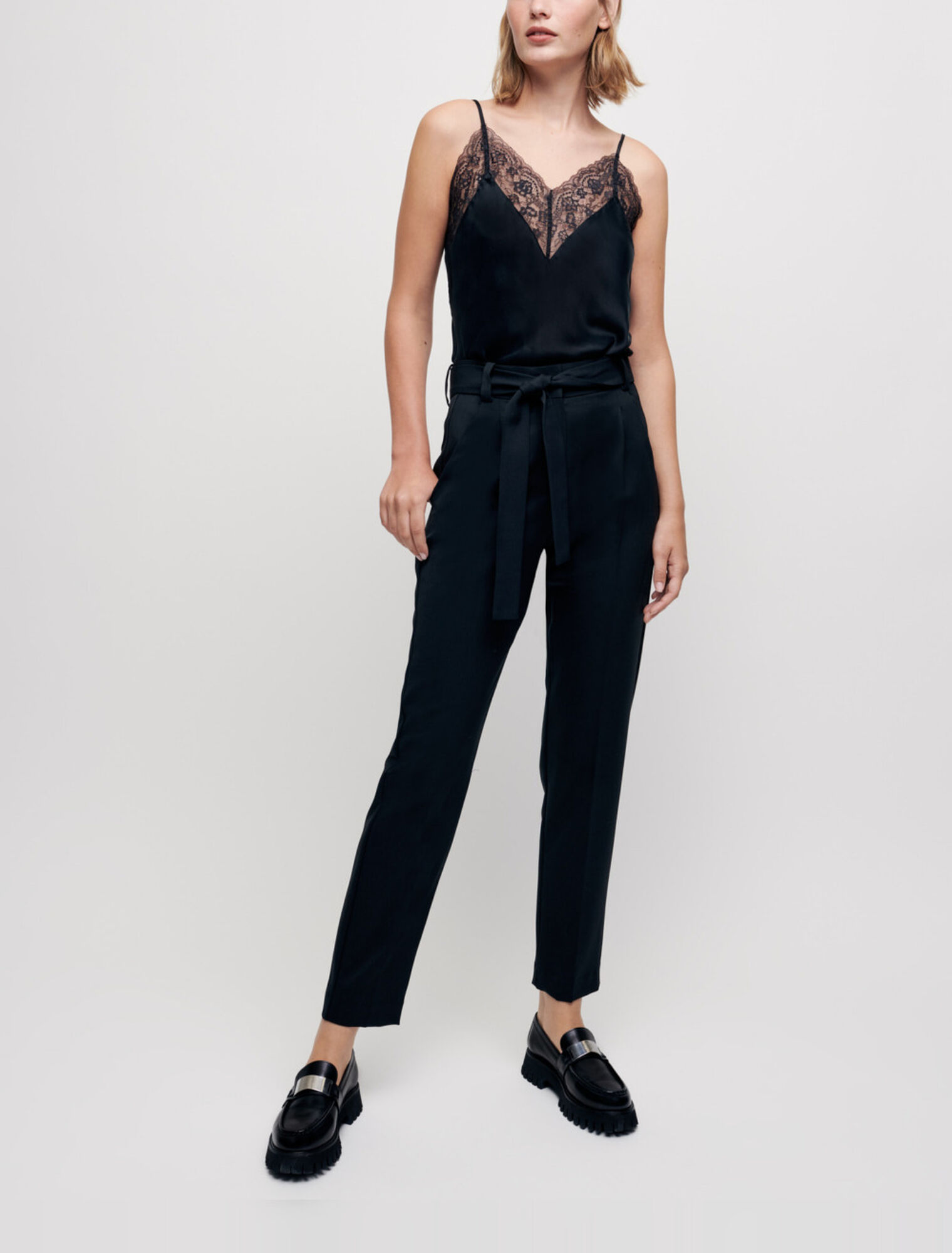 Pantalon taille haute et ceinturé