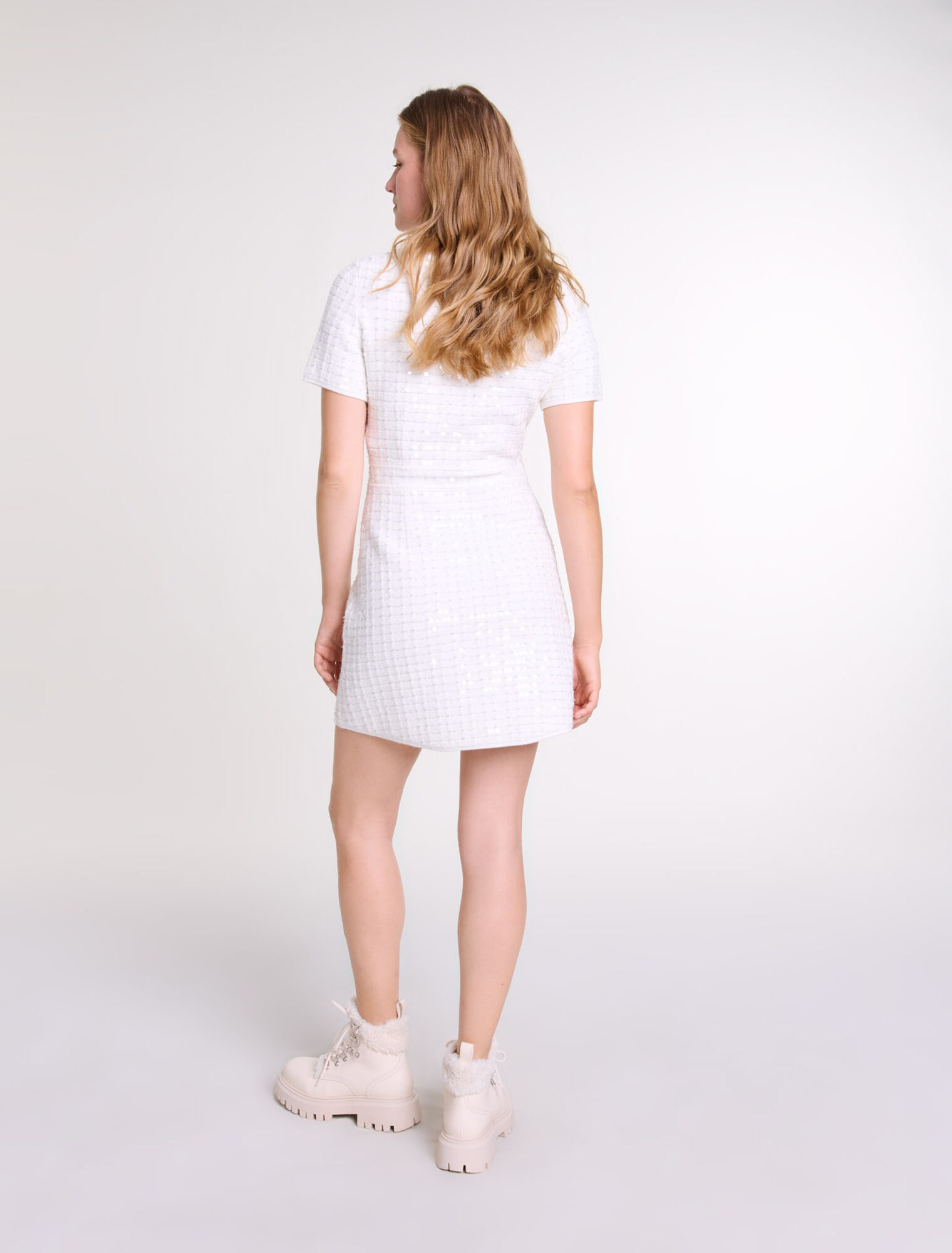 Robe courte en maille à sequins