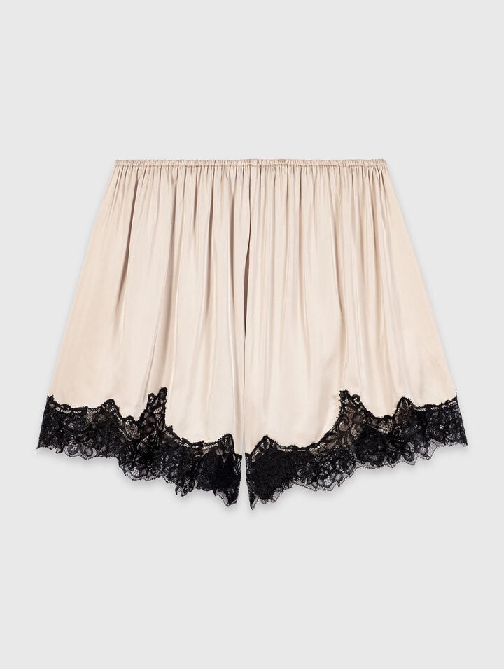 Short satin et d&eacute;tails en dentelle