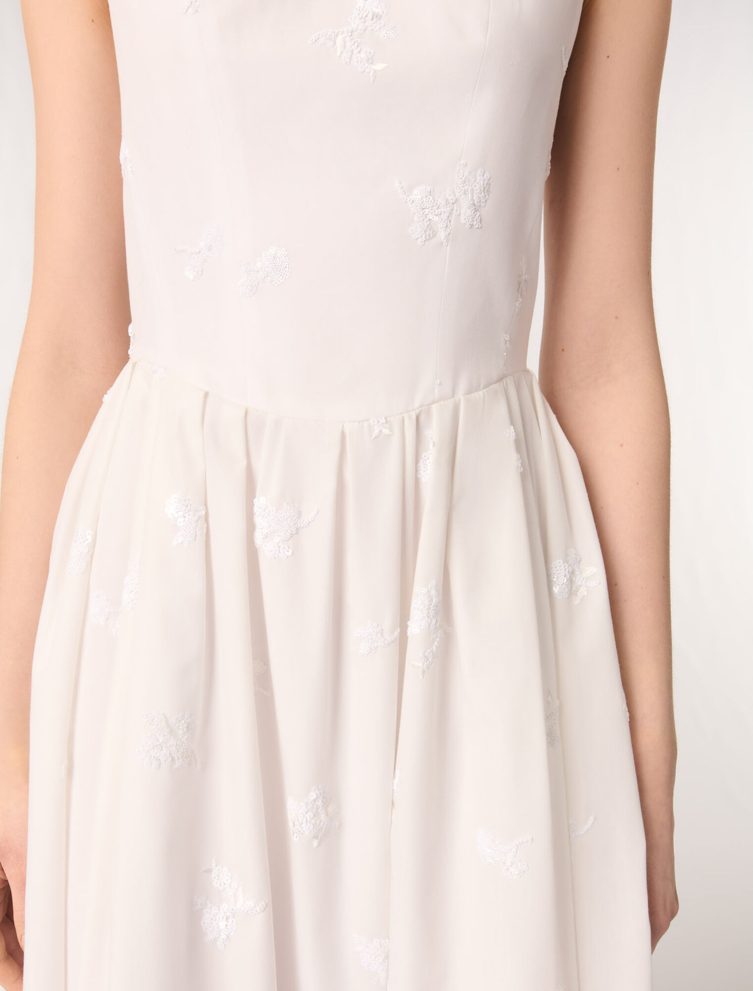 Robe midi en coton brodée