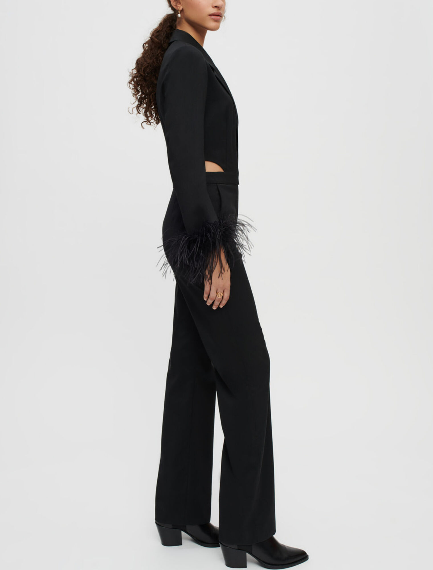 Combinaison pantalon noire à plumes