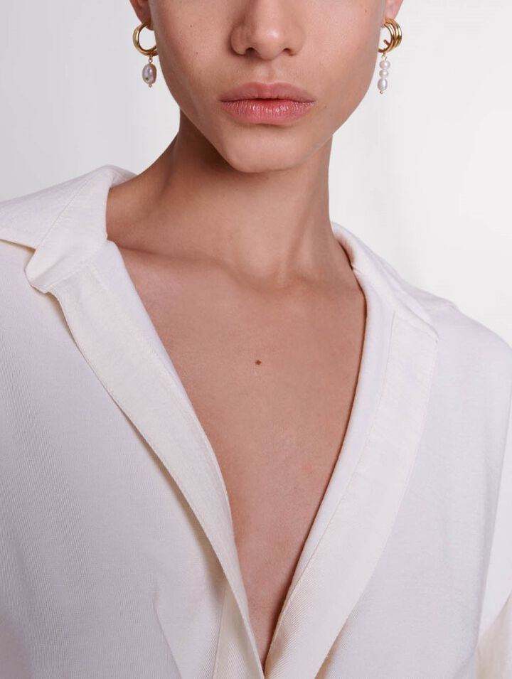 Boucle d'oreille ornée de perles