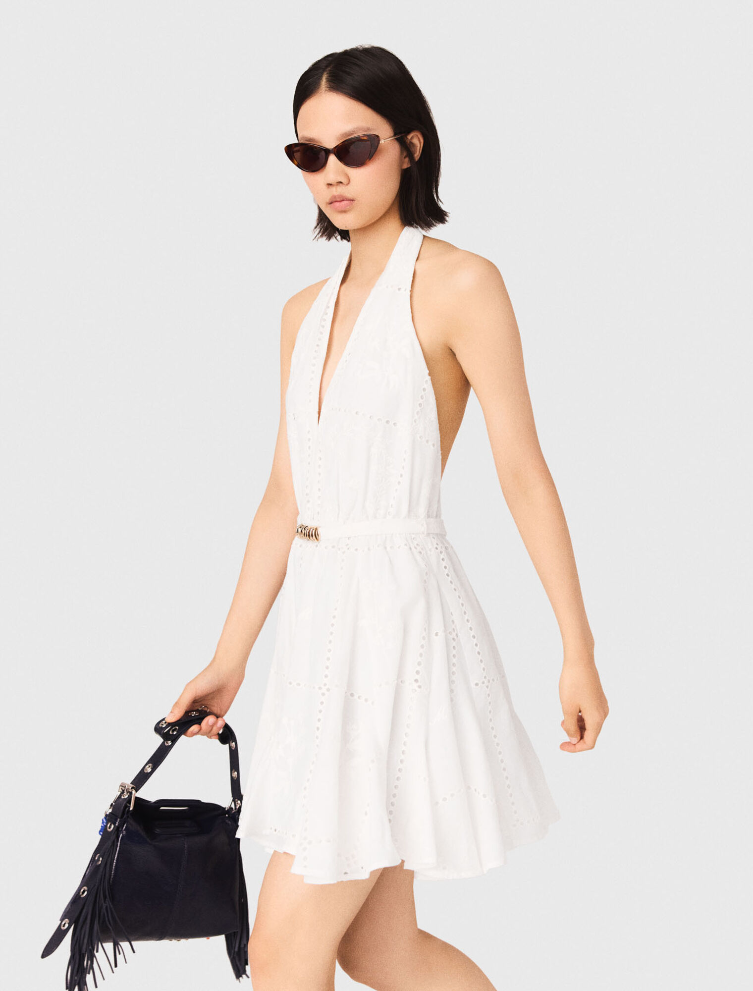 Robe courte brod&eacute;e dos nu