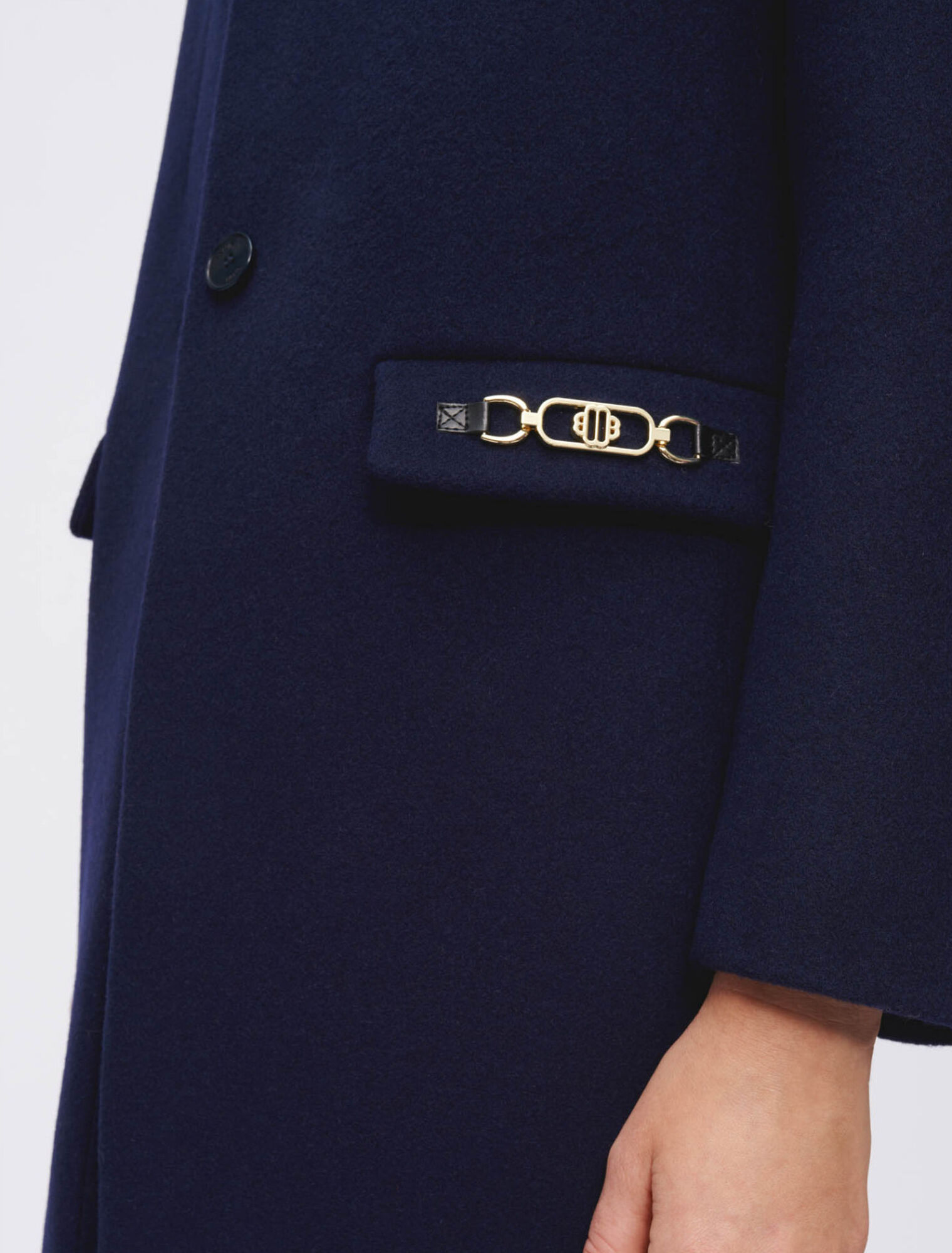 Manteau ajust&eacute; &agrave; d&eacute;tails mors