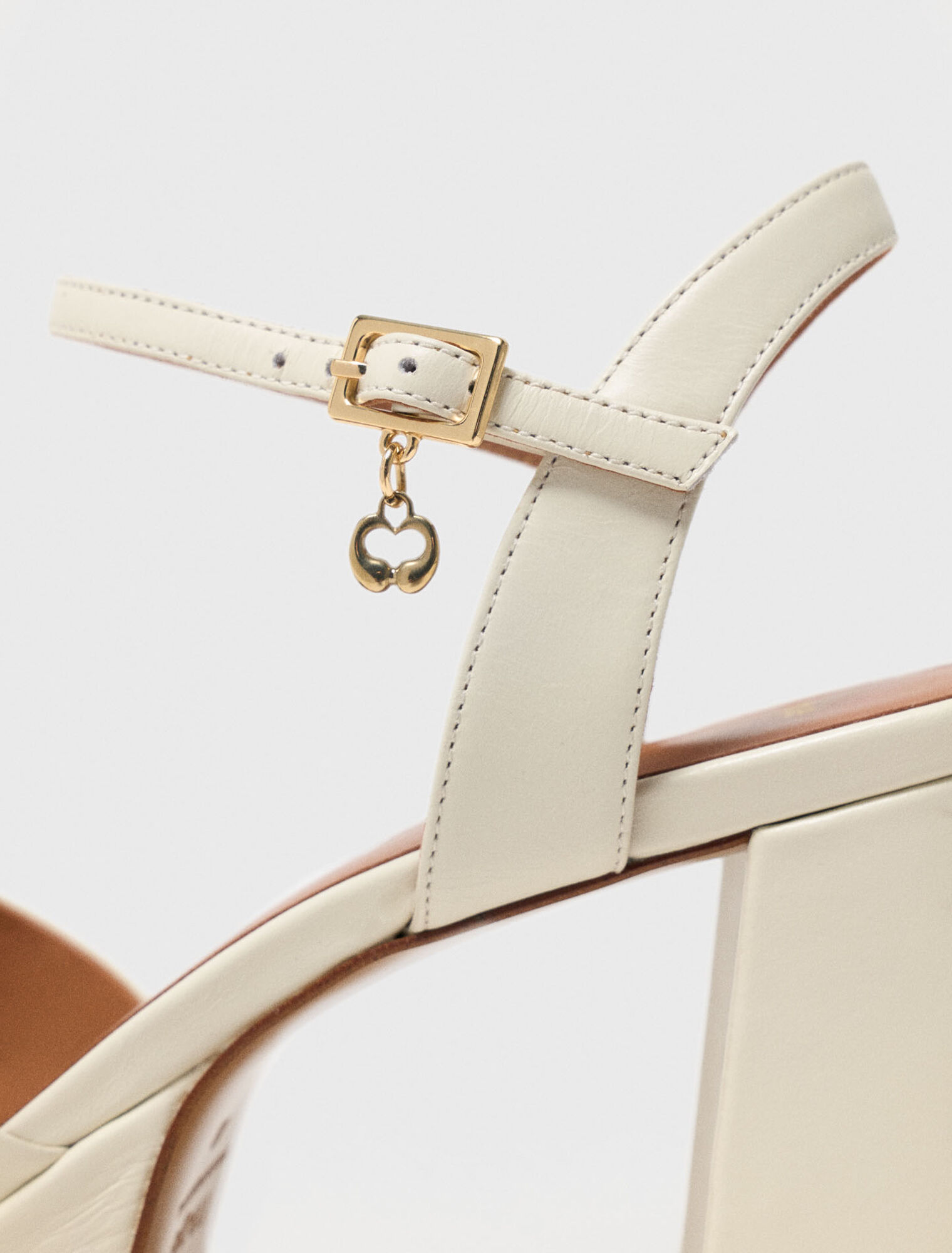 Sandales en cuir &agrave; plateforme