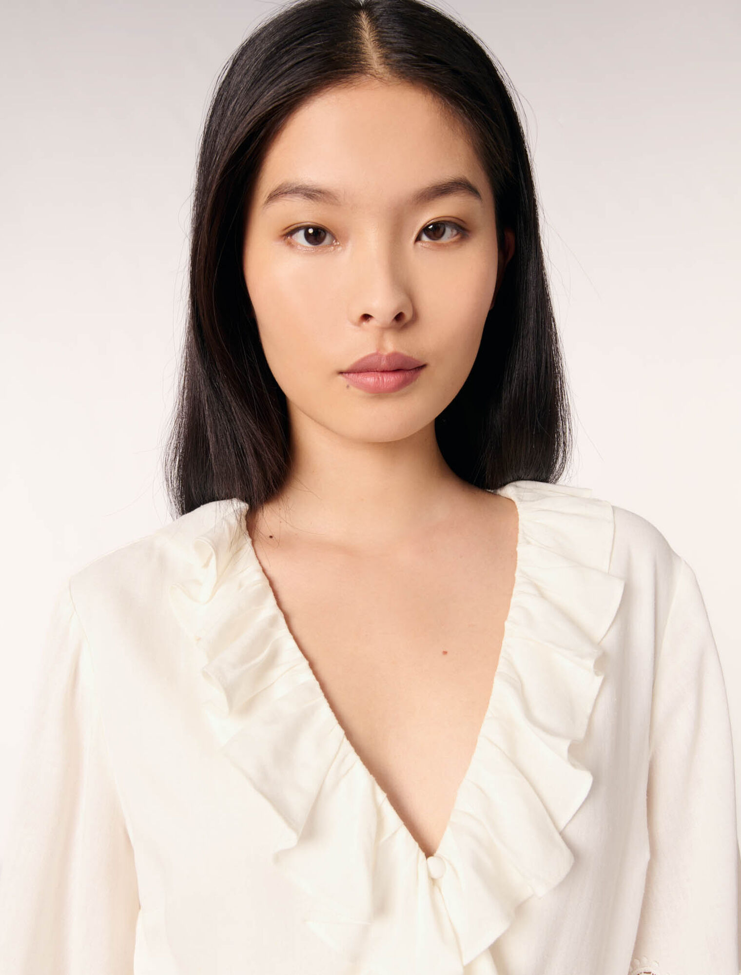 Robe à volants et manches brodées