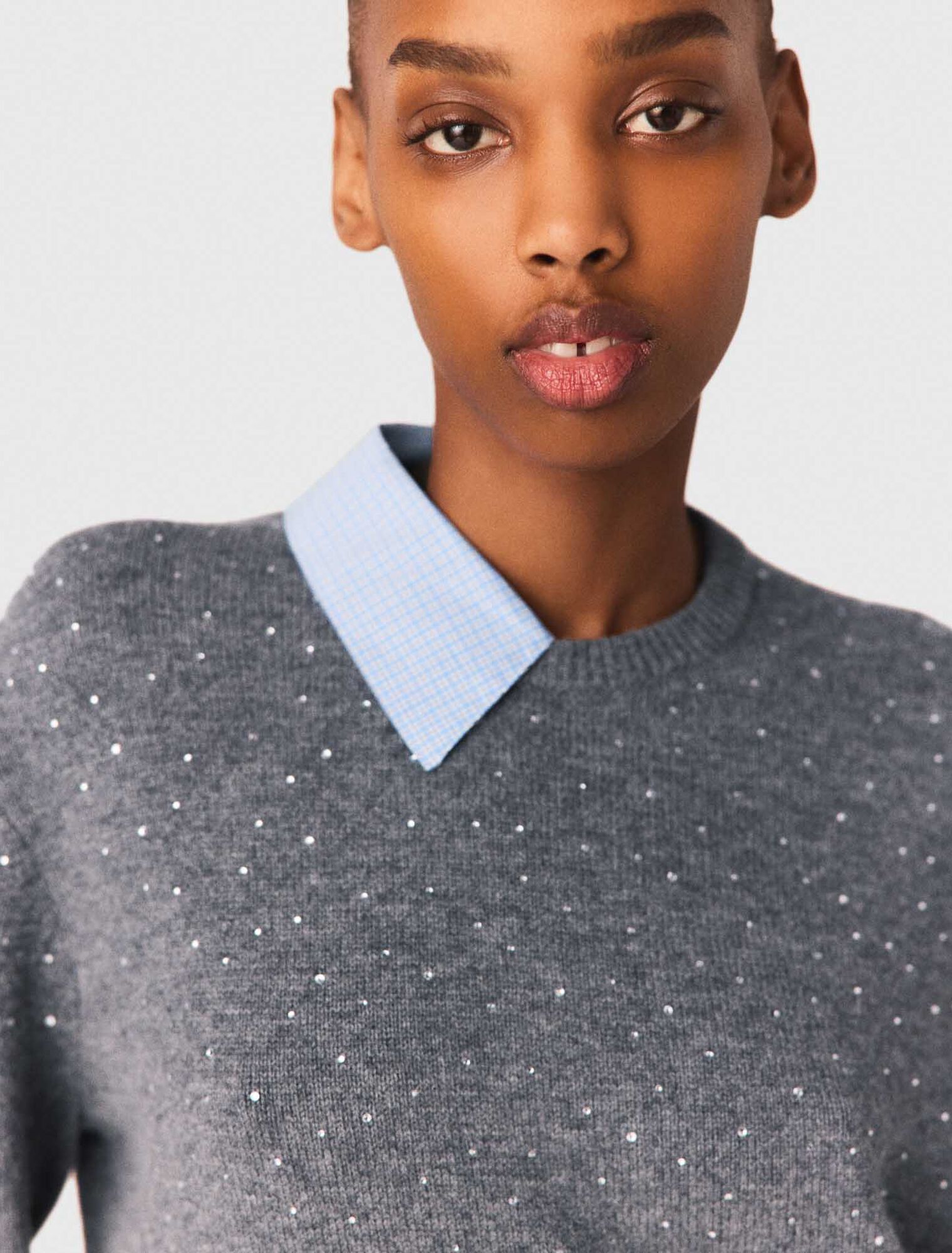 Pull strass&eacute; avec details amovibles