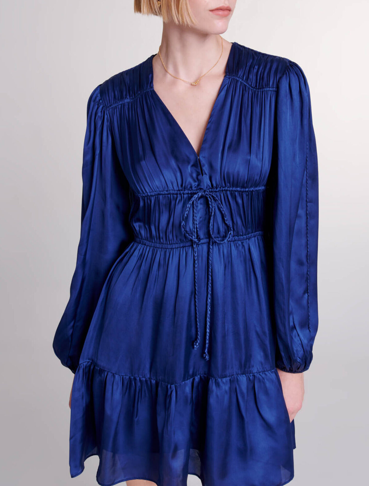 Robe courte satin&eacute;e