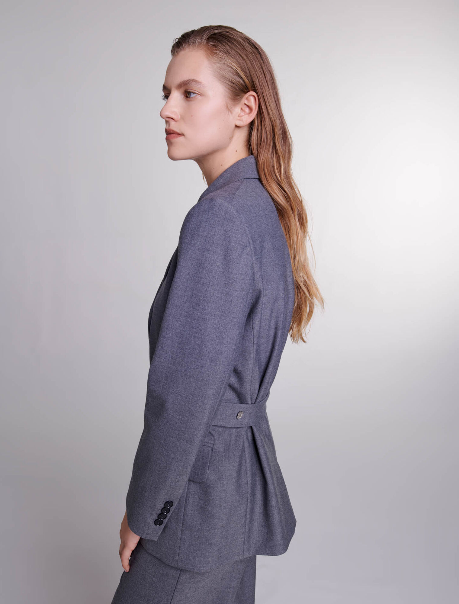 Veste de tailleur à ceinture chaîne