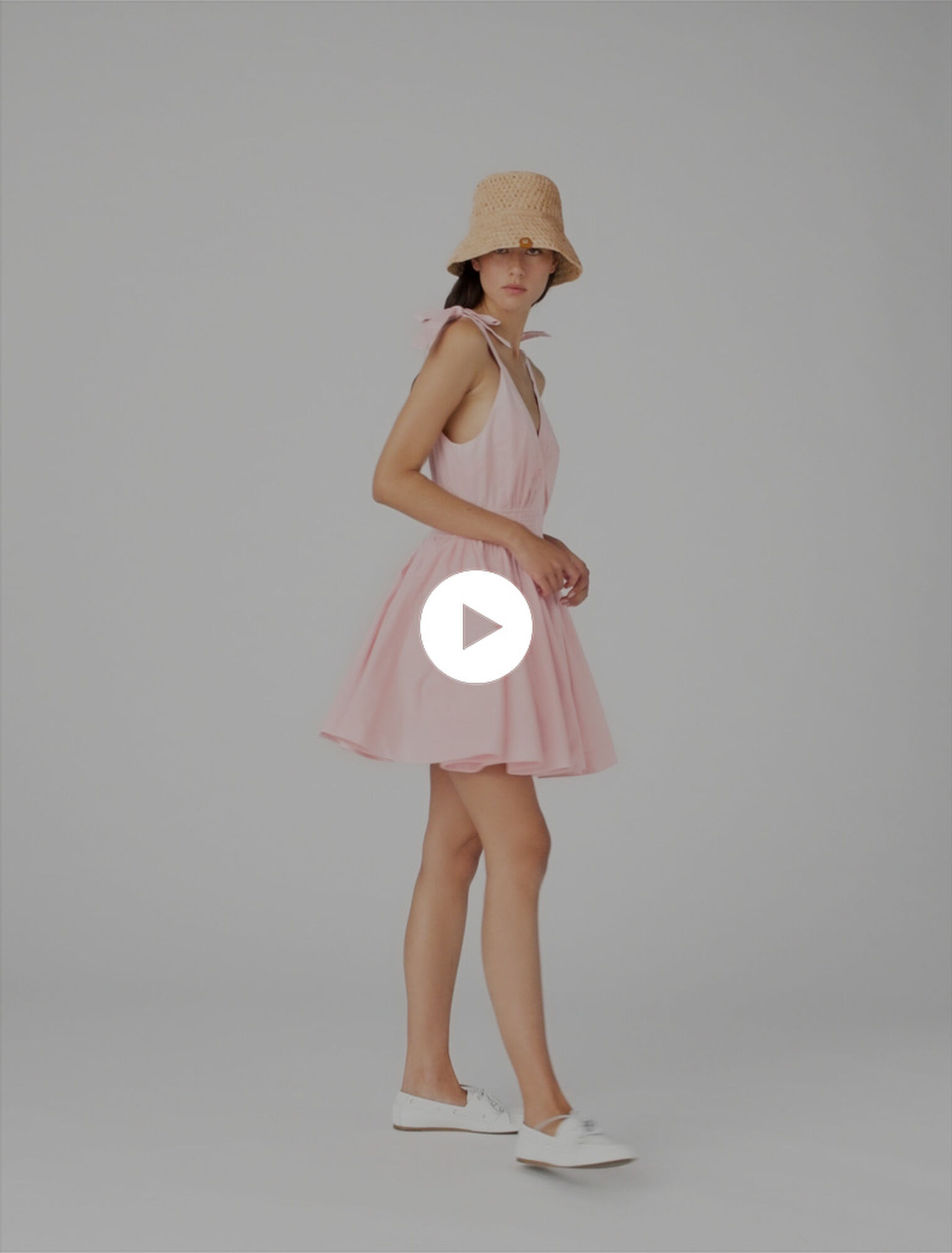 Robe courte &eacute;vas&eacute;e en coton