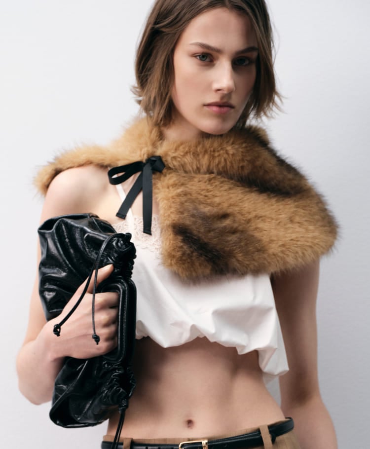 Selection de tops et chemises Maje : Top court avec galons en dentelle